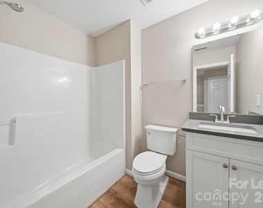 1526 Royal Auburn Avenue - Photo Thumbnail 25