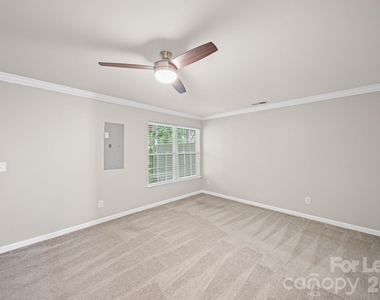 1526 Royal Auburn Avenue - Photo Thumbnail 28