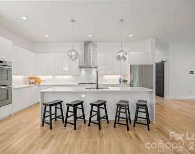 3008 Holt Street - Photo Thumbnail 9