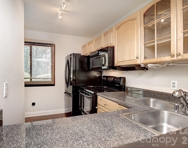 951 Hollywood Street - Photo Thumbnail 4