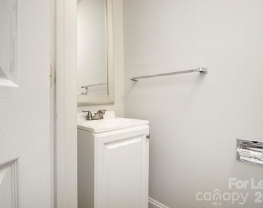 951 Hollywood Street - Photo Thumbnail 18