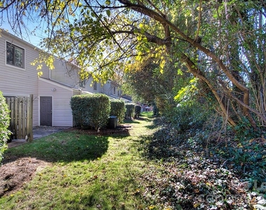 951 Hollywood Street - Photo Thumbnail 12