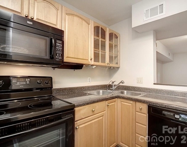 951 Hollywood Street - Photo Thumbnail 6