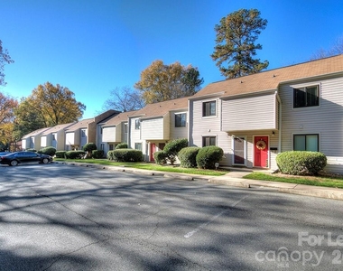 951 Hollywood Street - Photo Thumbnail 2
