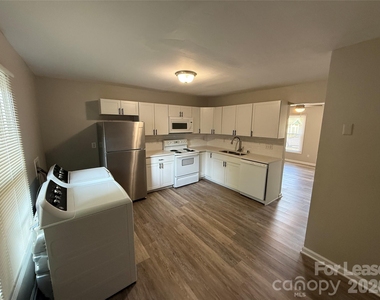 310 W Catawba Avenue - Photo Thumbnail 3