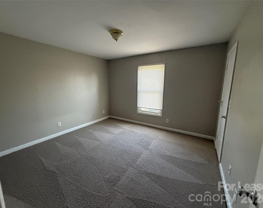 310 W Catawba Avenue - Photo Thumbnail 4