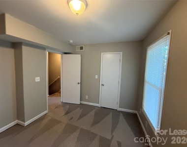 310 W Catawba Avenue - Photo Thumbnail 7