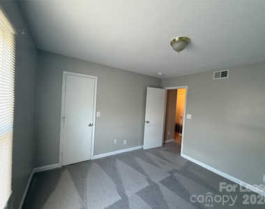 310 W Catawba Avenue - Photo Thumbnail 5