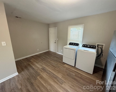 310 W Catawba Avenue - Photo Thumbnail 2