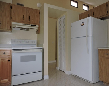 166 Sparrow Drive - Photo Thumbnail 3