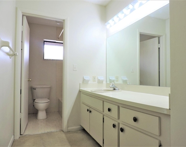 166 Sparrow Drive - Photo Thumbnail 17