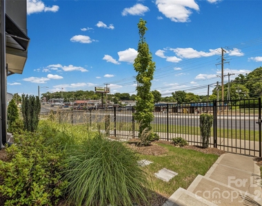 5640 Kingspan Drive - Photo Thumbnail 3