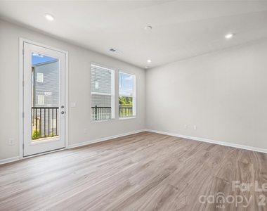 5640 Kingspan Drive - Photo Thumbnail 9