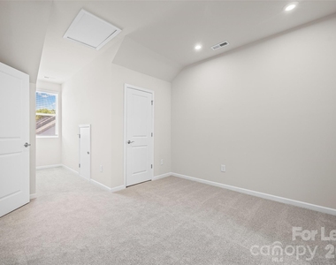 5640 Kingspan Drive - Photo Thumbnail 29