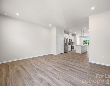 5640 Kingspan Drive - Photo Thumbnail 10