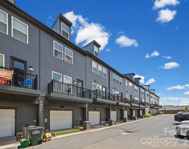 5640 Kingspan Drive - Photo Thumbnail 32