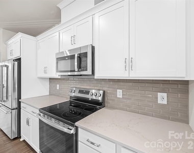 5640 Kingspan Drive - Photo Thumbnail 8