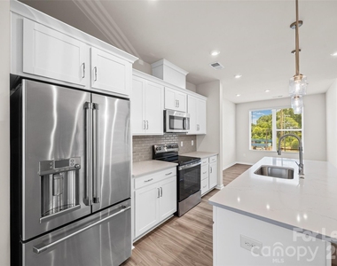 5640 Kingspan Drive - Photo Thumbnail 7