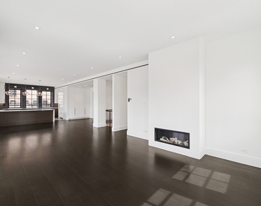 East 80th Street - Photo Thumbnail 3