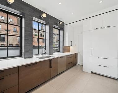 East 80th Street - Photo Thumbnail 2