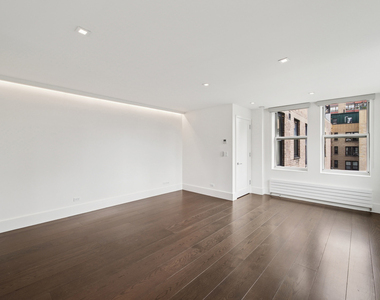 East 80th Street - Photo Thumbnail 9