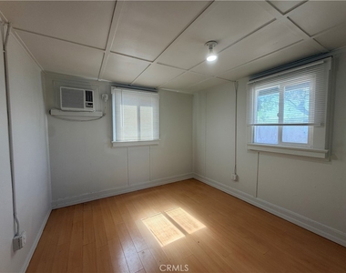 811 E Wells - Photo Thumbnail 6