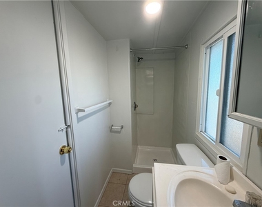 811 E Wells - Photo Thumbnail 5