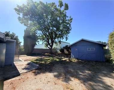 811 E Wells - Photo Thumbnail 10