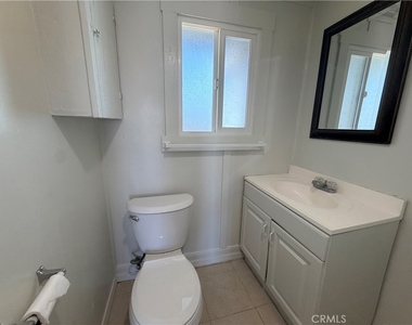 811 E Wells - Photo Thumbnail 8