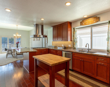 2411 Monaco Drive - Photo Thumbnail 11