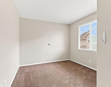 348 Brister Park Court - Photo Thumbnail 9