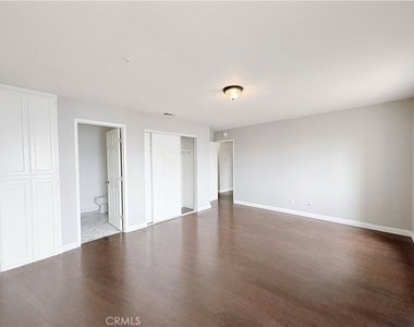 877 S Greenwood - Photo Thumbnail 11