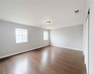877 S Greenwood - Photo Thumbnail 9
