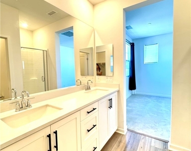 4422 S Bryant Paseo - Photo Thumbnail 13