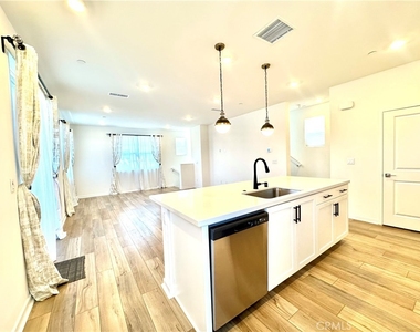 4422 S Bryant Paseo - Photo Thumbnail 6