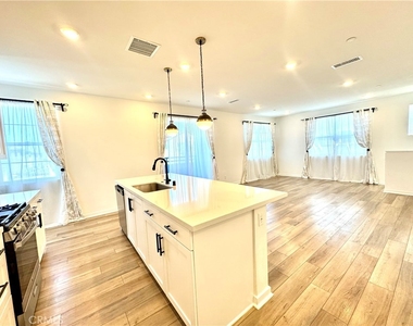 4422 S Bryant Paseo - Photo Thumbnail 8
