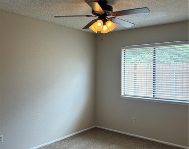 27789 Cloud Dance Court - Photo Thumbnail 19