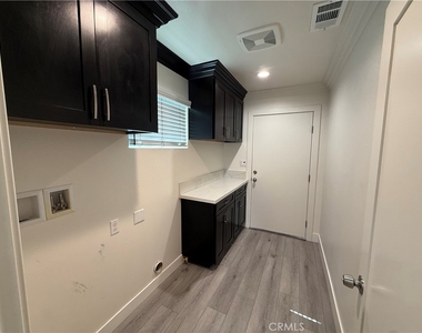 231 W 5th Street - Photo Thumbnail 20