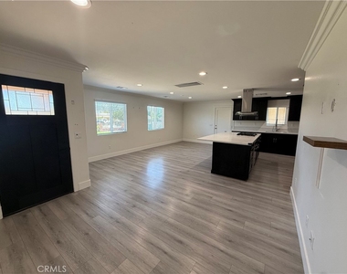 231 W 5th Street - Photo Thumbnail 21