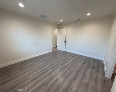 231 W 5th Street - Photo Thumbnail 29