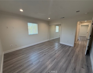 231 W 5th Street - Photo Thumbnail 36