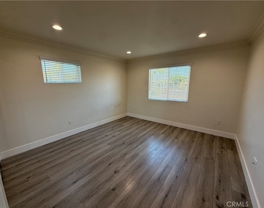 231 W 5th Street - Photo Thumbnail 22