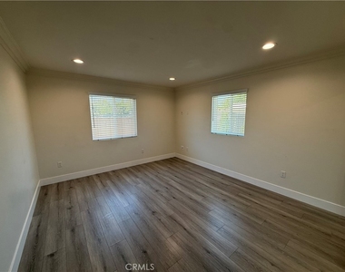 231 W 5th Street - Photo Thumbnail 35