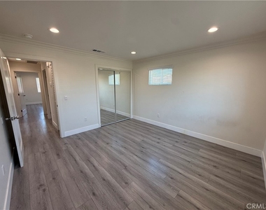 231 W 5th Street - Photo Thumbnail 23