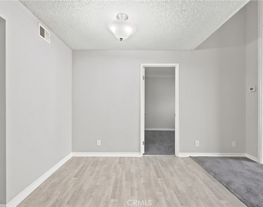 15425 Sherman Way - Photo Thumbnail 6