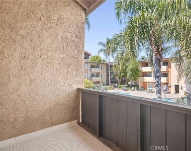 15425 Sherman Way - Photo Thumbnail 18