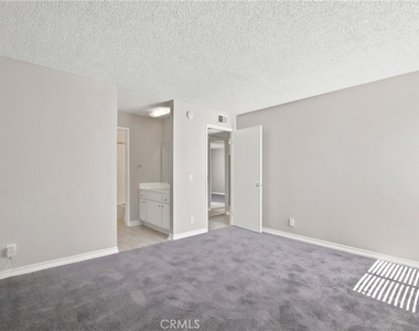 15425 Sherman Way - Photo Thumbnail 8