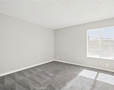 15425 Sherman Way - Photo Thumbnail 17