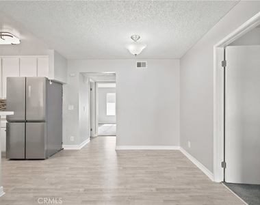 15425 Sherman Way - Photo Thumbnail 5