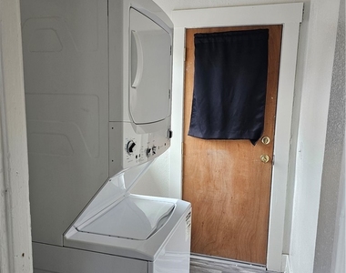 612 W 45th St - Photo Thumbnail 11